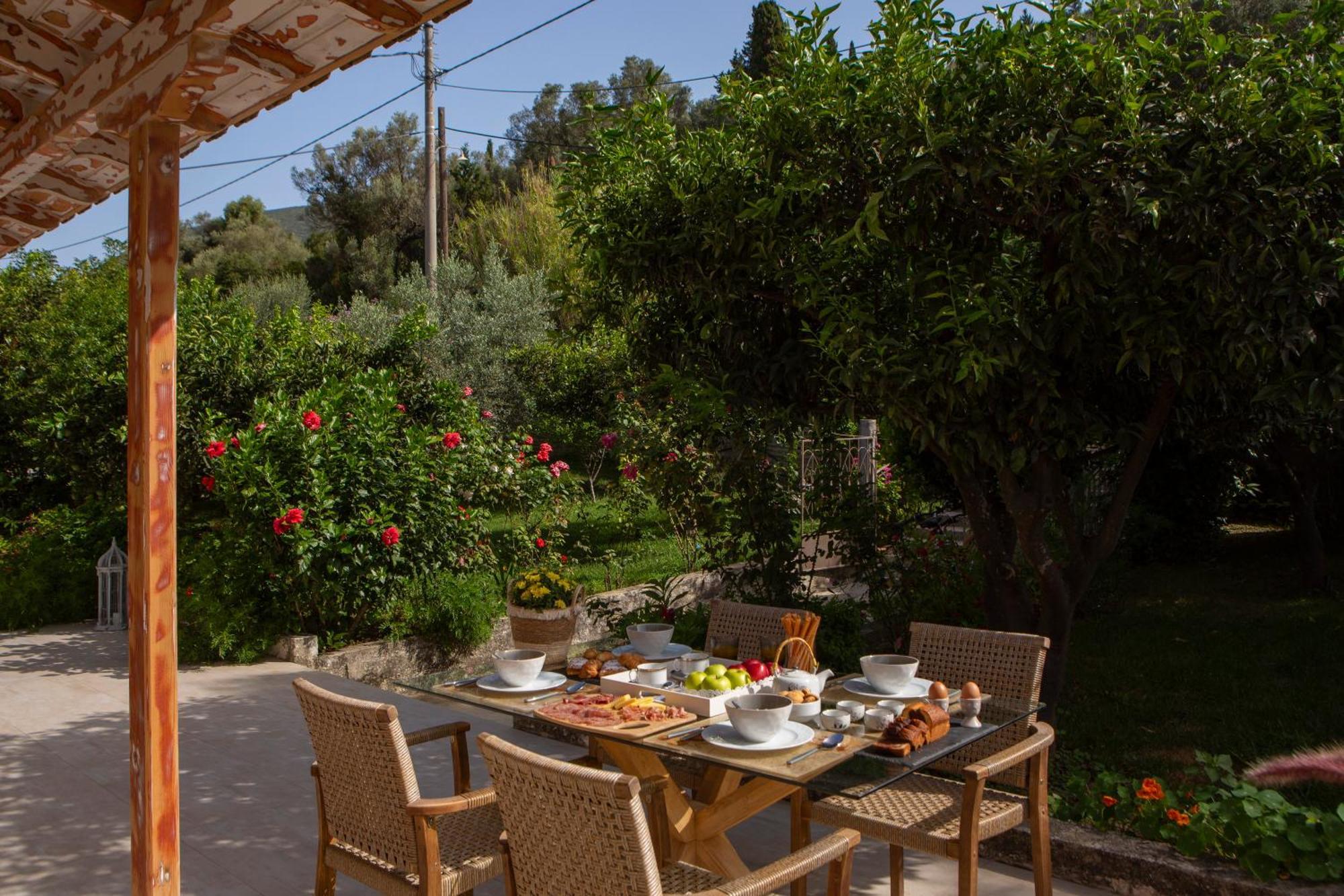 Villa Kallisti - Private Villa With Hot Tub, Large Garden, Close To The Beach Agia Varvara  Esterno foto